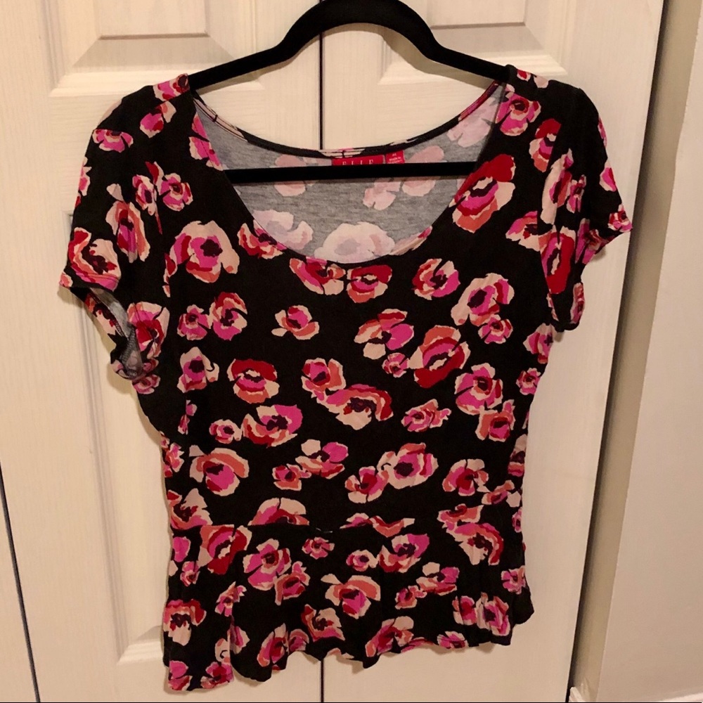 🛍 3/$20 SALE - Floral Peplum Top